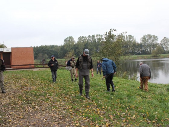 Knut hat eine neue Attraktion erfunden für die Treffen und hier wird es getestet. Genannt wird das Spiel Schlüsselsuchen :)